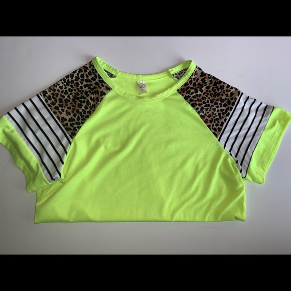 Neon Yellow Leopard Strip Medium Tee - Picture 2 of 3